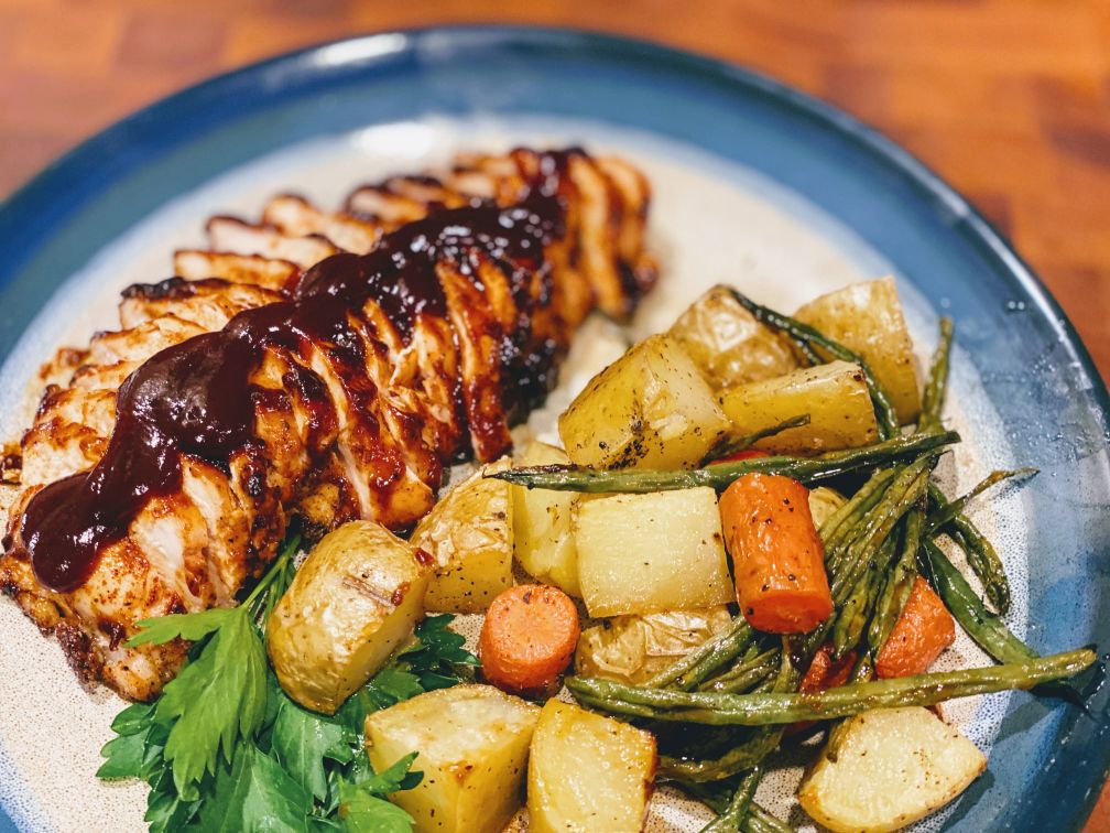 Wok of chicken, noodles and vegetables on the BBQ – Barbecook